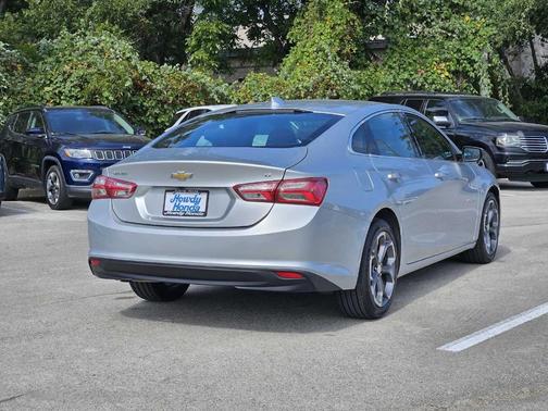 Silver Ice Metallic 2020 Chevrolet Malibu LT