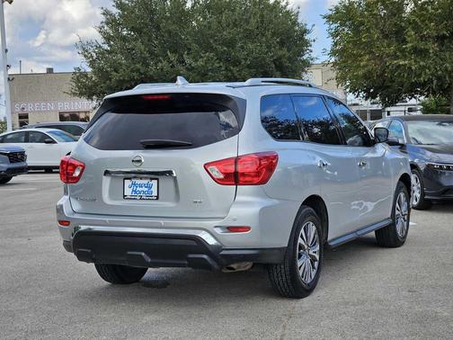 2020 Nissan Pathfinder SV
