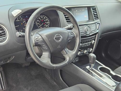2020 Nissan Pathfinder SV