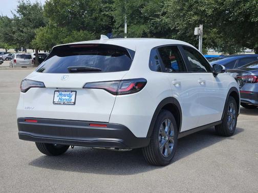 Platinum White Pearl 2026 Honda HR-V LX