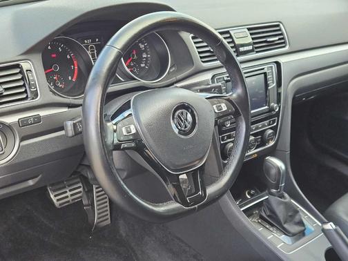 2018 Volkswagen Passat 2.0T R-Line