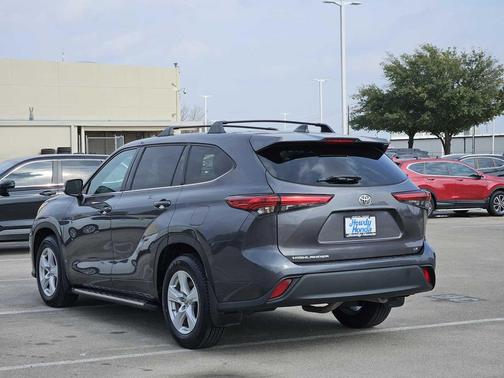 2022 Toyota Highlander LE