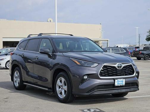 2022 Toyota Highlander LE