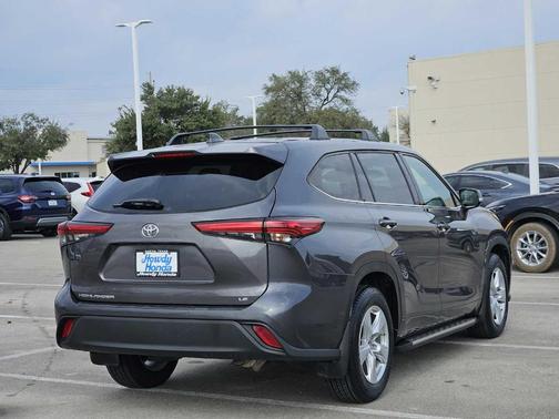 2022 Toyota Highlander LE