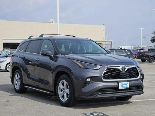 2022 Toyota Highlander LE