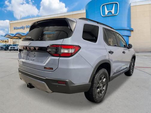 Sonic Gray Pearl 2026 Honda Pilot TrailSport