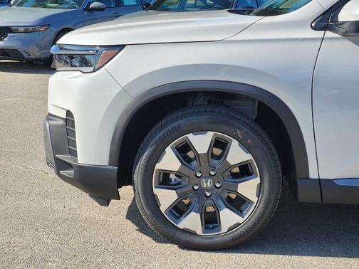 Platinum White Pearl 2026 Honda Pilot Touring