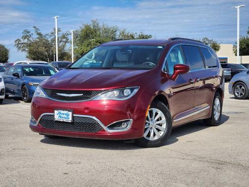 2017 Chrysler Pacifica Touring-L