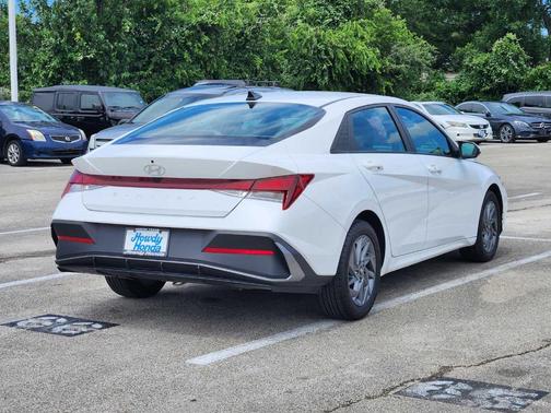 White 2024 Hyundai ELANTRA SEL