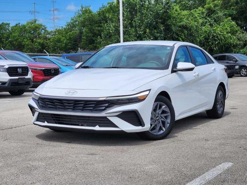 White 2024 Hyundai ELANTRA SEL