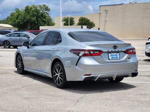 Celestial Silver Metallic 2024 Toyota Camry SE