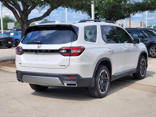 Platinum White Pearl 2026 Honda Pilot Touring