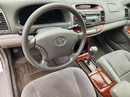 Super White 2006 Toyota Camry XLE
