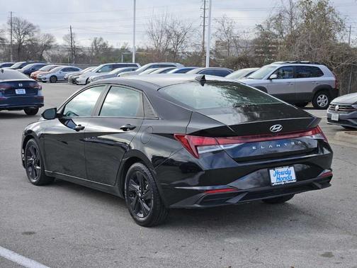 2022 Hyundai ELANTRA SEL