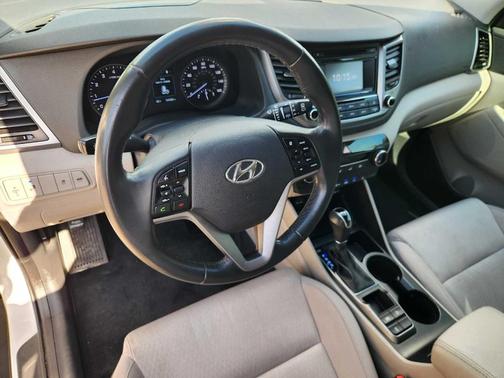Winter White 2017 Hyundai TUCSON Sport