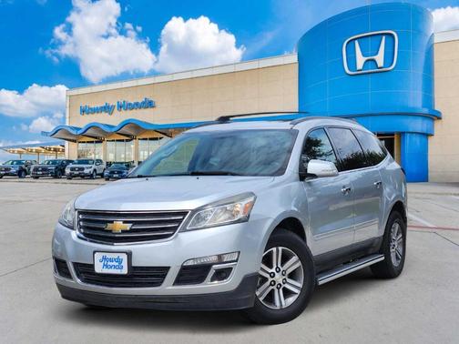 Silver Ice Metallic 2017 Chevrolet Traverse 2LT