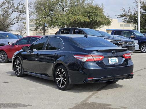 2020 Toyota Camry SE