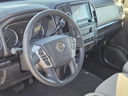 2022 Nissan Titan SV