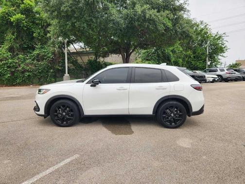 Platinum White Pearl 2024 Honda HR-V Sport