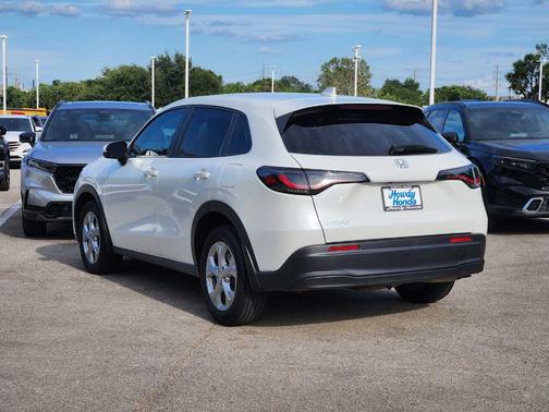 Platinum White Pearl 2024 Honda HR-V LX