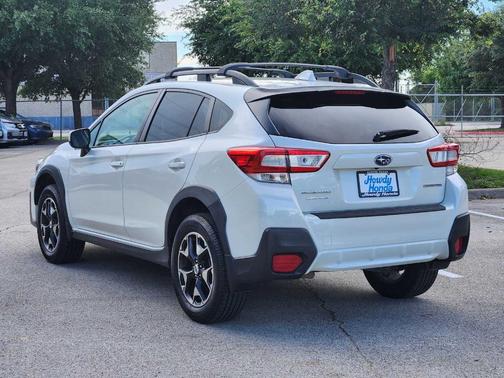 Crystal White Pearl 2018 Subaru Crosstrek 2.0i Premium