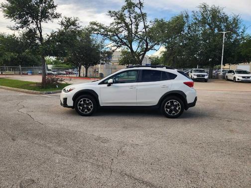 Crystal White Pearl 2018 Subaru Crosstrek 2.0i Premium