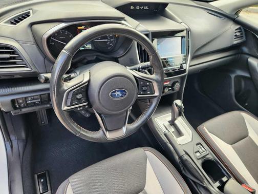 Crystal White Pearl 2018 Subaru Crosstrek 2.0i Premium