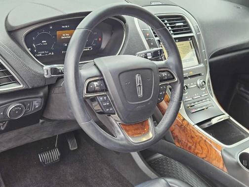 2019 Lincoln Nautilus Select