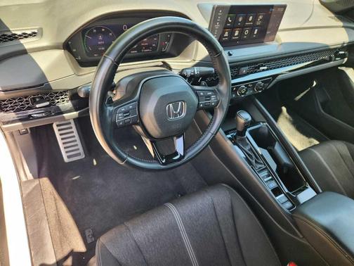 Platinum White Pearl 2023 Honda Accord Hybrid Sport
