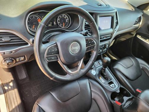 Sting Gray Clearcoat 2019 Jeep Cherokee Latitude Plus