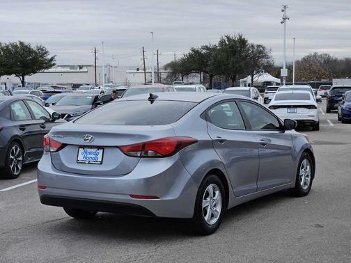 2015 Hyundai ELANTRA SE