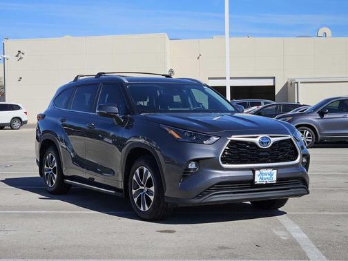 2024 Toyota Highlander Hybrid XLE
