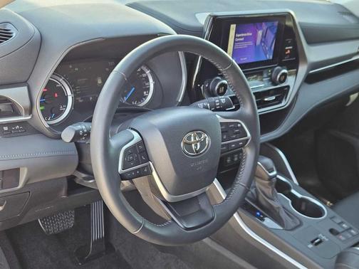 2024 Toyota Highlander Hybrid XLE