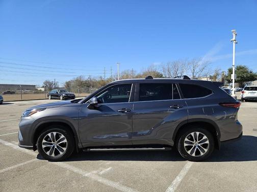 2024 Toyota Highlander Hybrid XLE