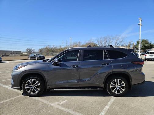 2024 Toyota Highlander Hybrid XLE