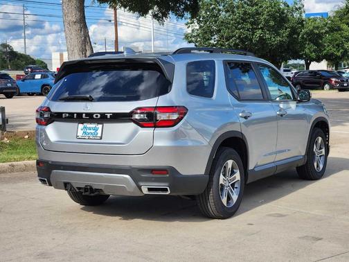 Solar Silver Metallic 2026 Honda Pilot EX-L