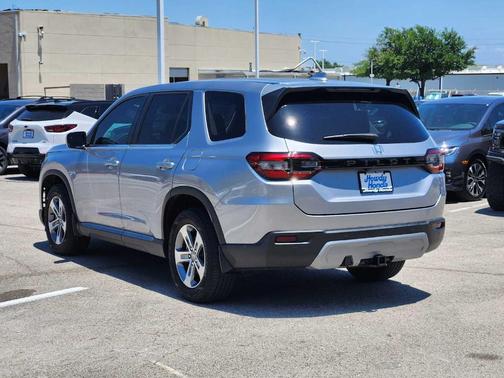 Lunar Silver Metallic 2023 Honda Pilot EX-L 8-Passenger