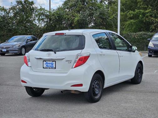 2013 Toyota Yaris LE