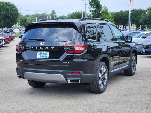 Crystal Black Pearl 2026 Honda Pilot Elite