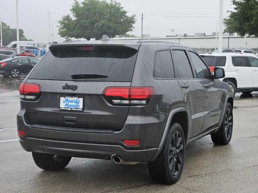 Granite Crystal Clearcoat Metallic 2018 Jeep Grand Cherokee Altitude
