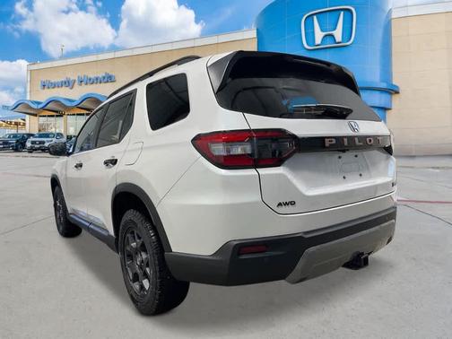 Platinum White Pearl 2026 Honda Pilot TrailSport
