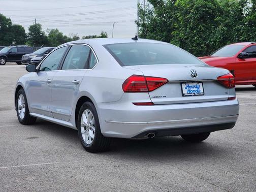 Reflex Silver Metallic 2016 Volkswagen Passat 1.8T SE