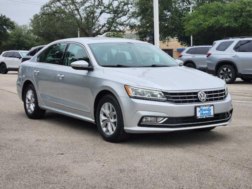 Reflex Silver Metallic 2016 Volkswagen Passat 1.8T SE
