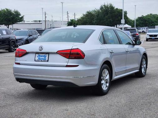 Reflex Silver Metallic 2016 Volkswagen Passat 1.8T SE