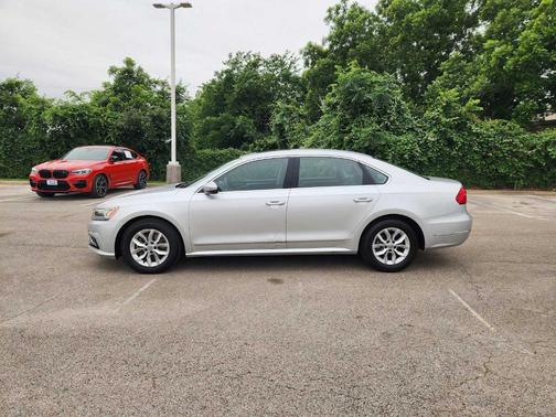 Reflex Silver Metallic 2016 Volkswagen Passat 1.8T SE