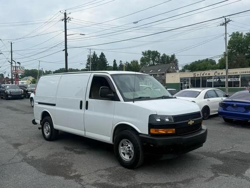 Summit White 2020 Chevrolet Express 3500 RWD 3500 Regular Wheelbase WT