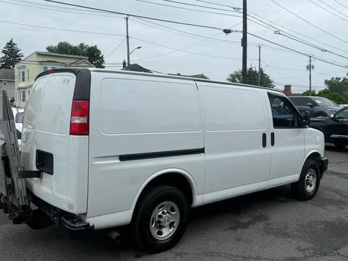 Summit White 2020 Chevrolet Express 3500 RWD 3500 Regular Wheelbase WT