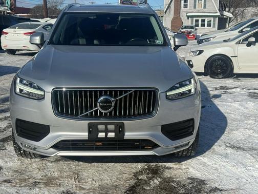 2020 Volvo XC90 T6 Momentum