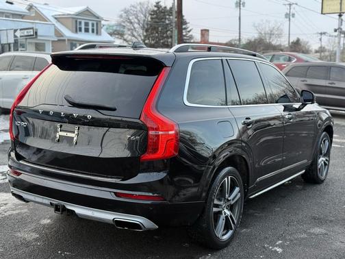 2016 Volvo XC90 T6 Momentum
