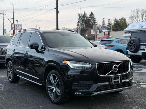 2016 Volvo XC90 T6 Momentum